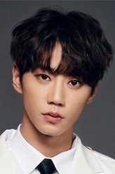 D.P狗之日李濬荣