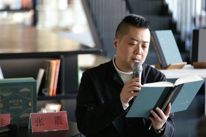 张震曾为黄晓明多部作品配音，演播《平凡的世界》播放量超2.9亿