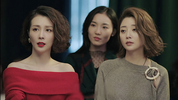 刘雨鑫殷桃再续闺蜜情 《正青春》演绎幸福女人成功人生