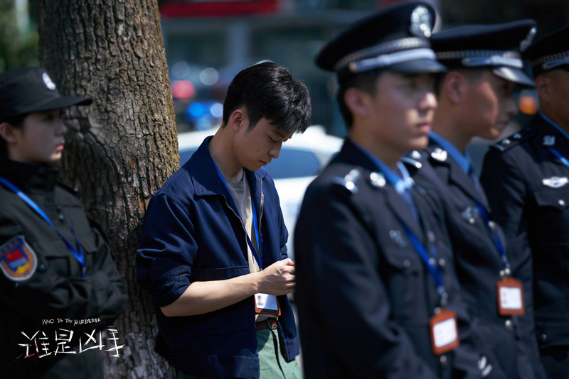 董子健《谁是凶手》一集十四次变脸笑 燃起悬疑剧氛围感