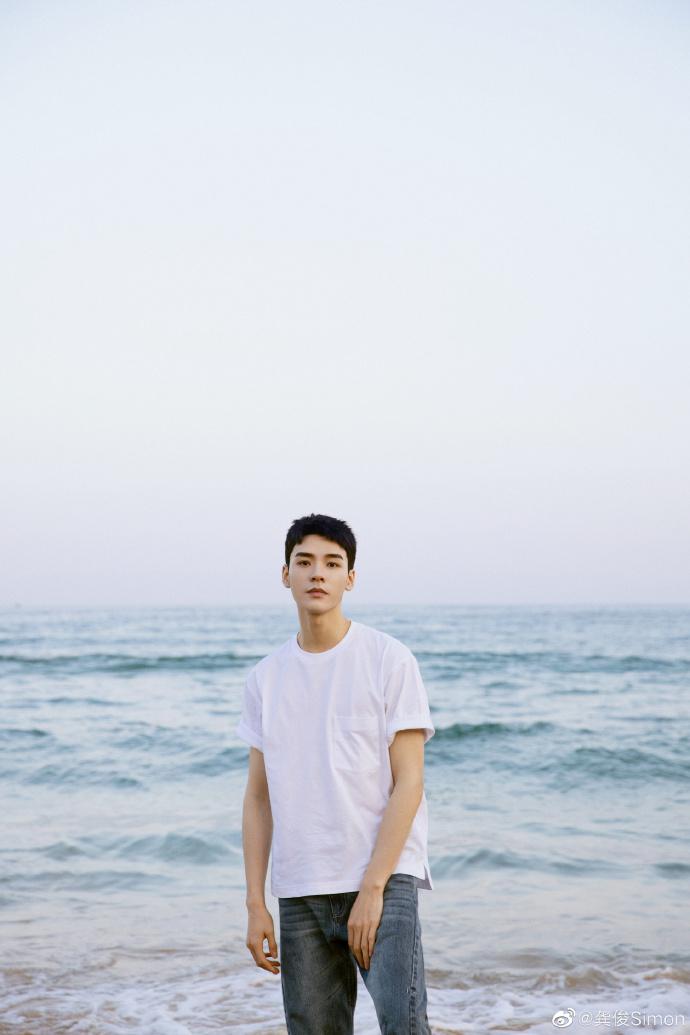 龚俊被问将来给孩子起什么名,耿直答道:“恭喜发财”