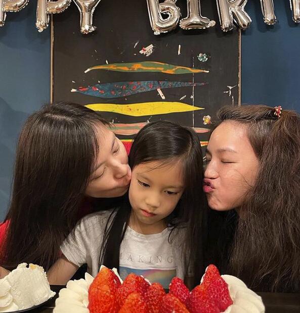 舒淇素颜为林熙蕾女儿庆生 冯德伦隔空送祝福