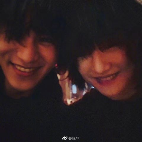 陈坤晒合照连续12年为周迅庆生 神仙友谊真让人羡慕